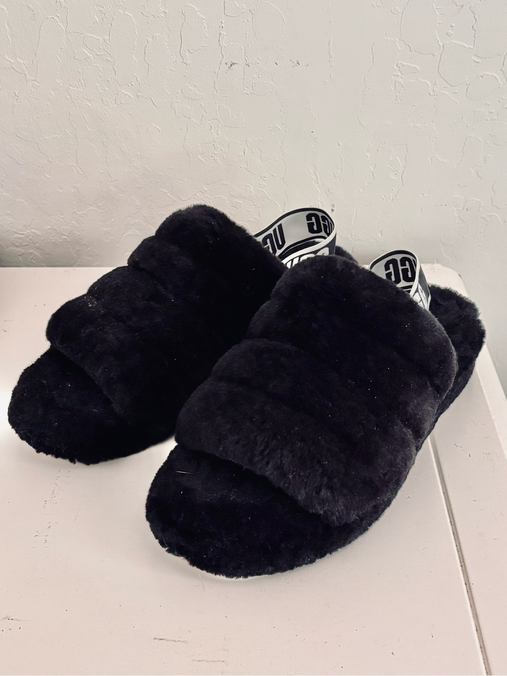 UGG Fluff Yeah Black Fuzzy Plush Faux Fur Slide Slippers, Sz 9